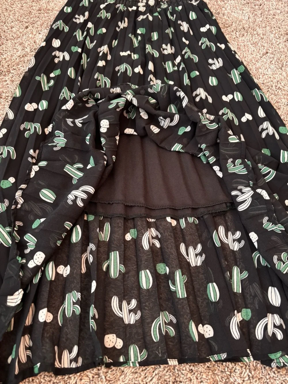 🌵 Cactus Print Pleated Midi Skirt – Lightweight & Flowy 🌵 - Picture 3 of 4